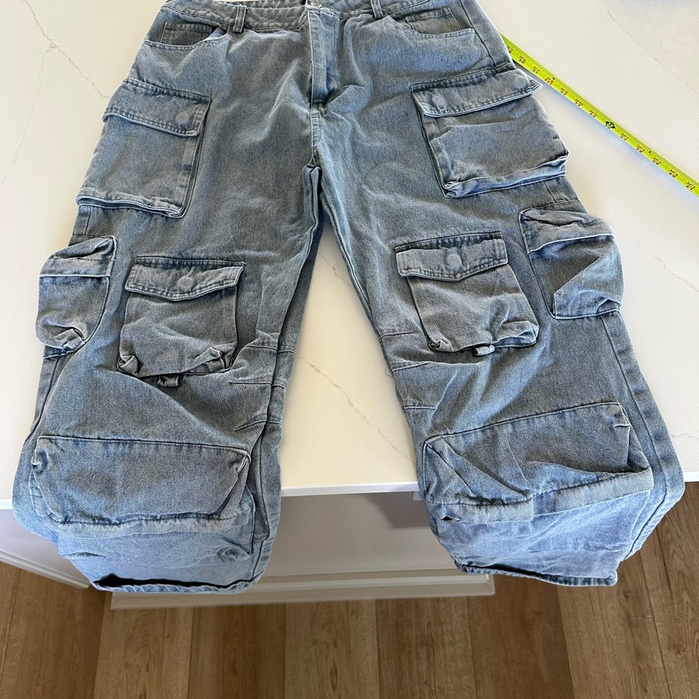 Super cute 90s Cargo Jeans